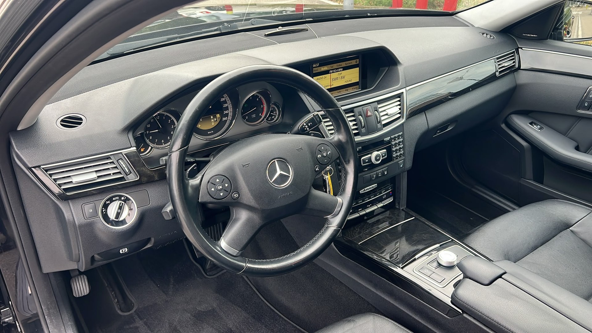 MERCEDES-BENZ E 350 CDI BlueEff. Avantgarde 4Matic 7G-Tronic-image-10
