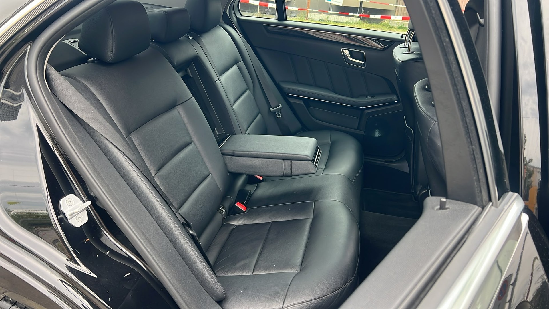 MERCEDES-BENZ E 350 CDI BlueEff. Avantgarde 4Matic 7G-Tronic-image-15