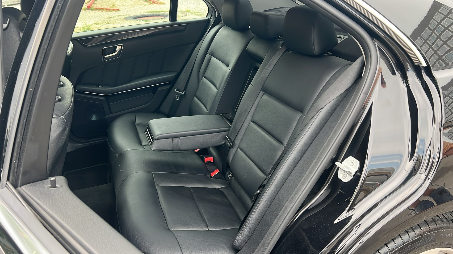 MERCEDES-BENZ E 350 CDI BlueEff. Avantgarde 4Matic 7G-Tronic-image-16