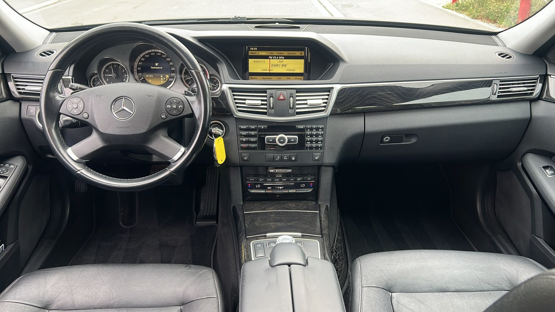 MERCEDES-BENZ E 350 CDI BlueEff. Avantgarde 4Matic 7G-Tronic-image-8