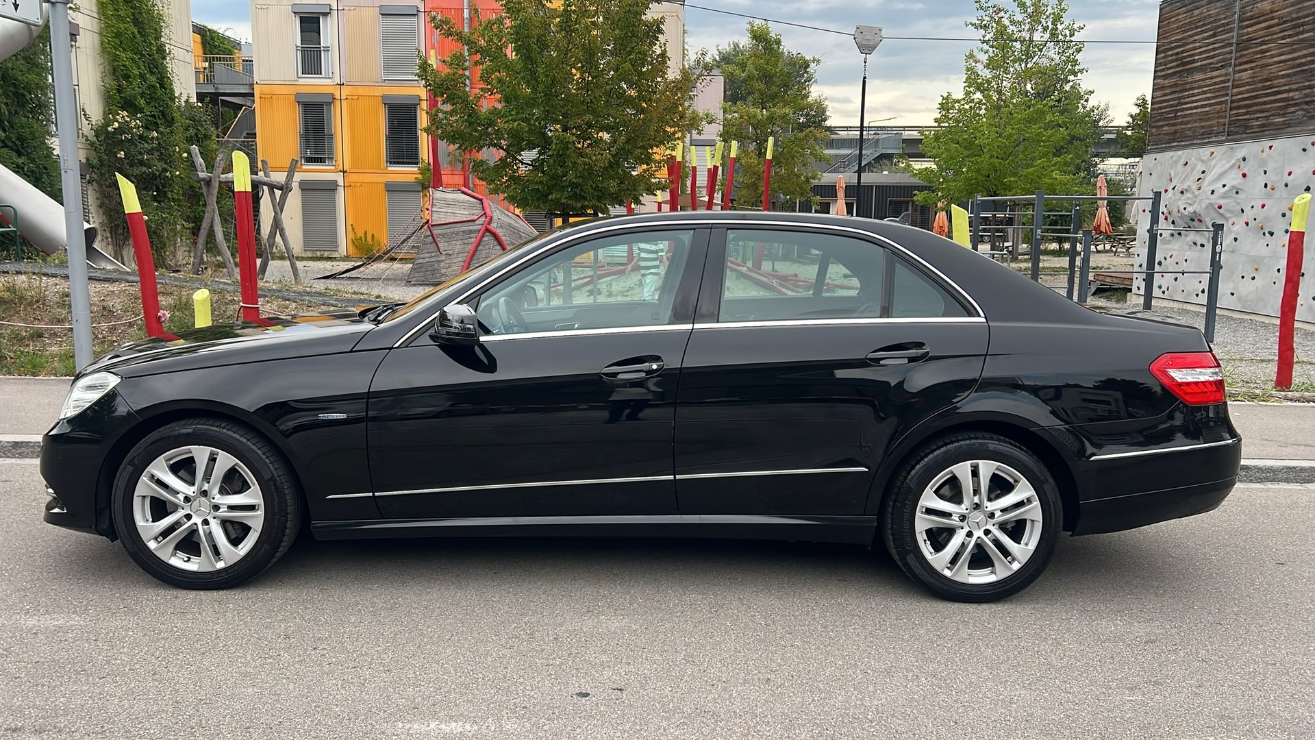 MERCEDES-BENZ E 350 CDI BlueEff. Avantgarde 4Matic 7G-Tronic-image-4