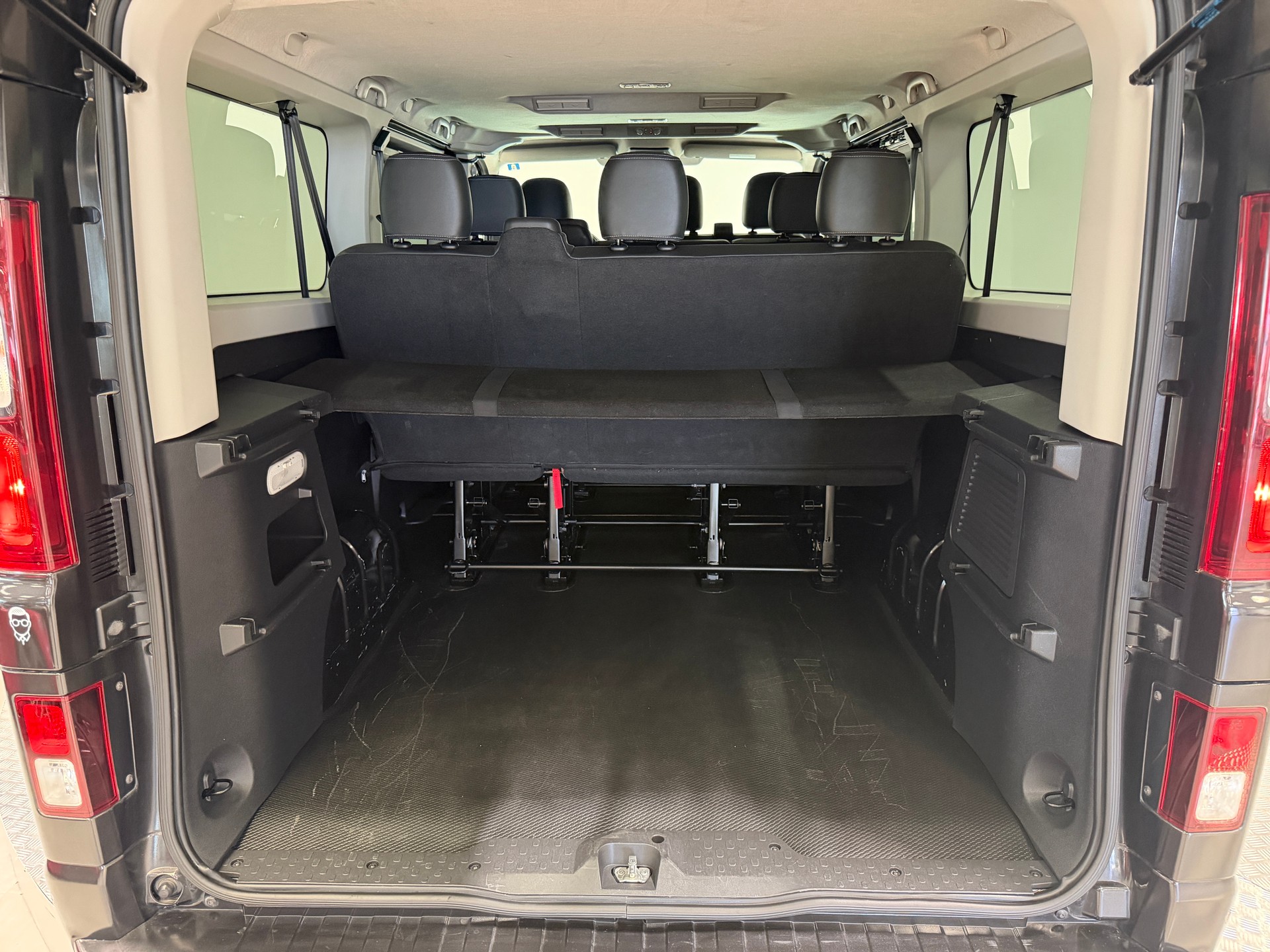 RENAULT Trafic Blue dCi 150 Passenger Evolution EDC-image-16