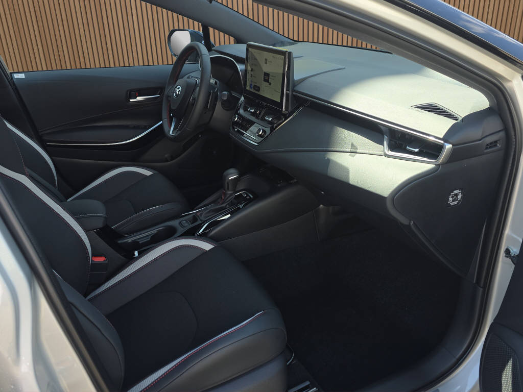 TOYOTA Corolla Touring Sports 2.0 HSD GR-Sport + e-CVT Automat-image-13