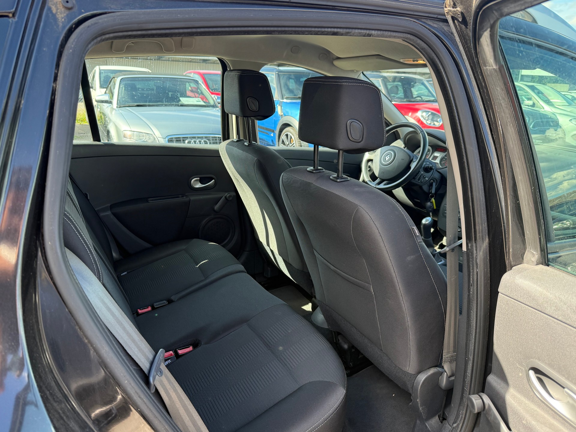 RENAULT Clio Grandtour 1.2 16V Turbo Dynamique / Frisch ab MFK / Klima-image-8