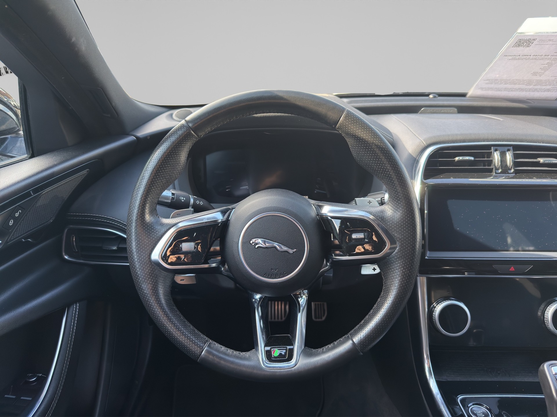 JAGUAR XE 2.0d R-Dynamic SE D180 AWD Automat-image-9
