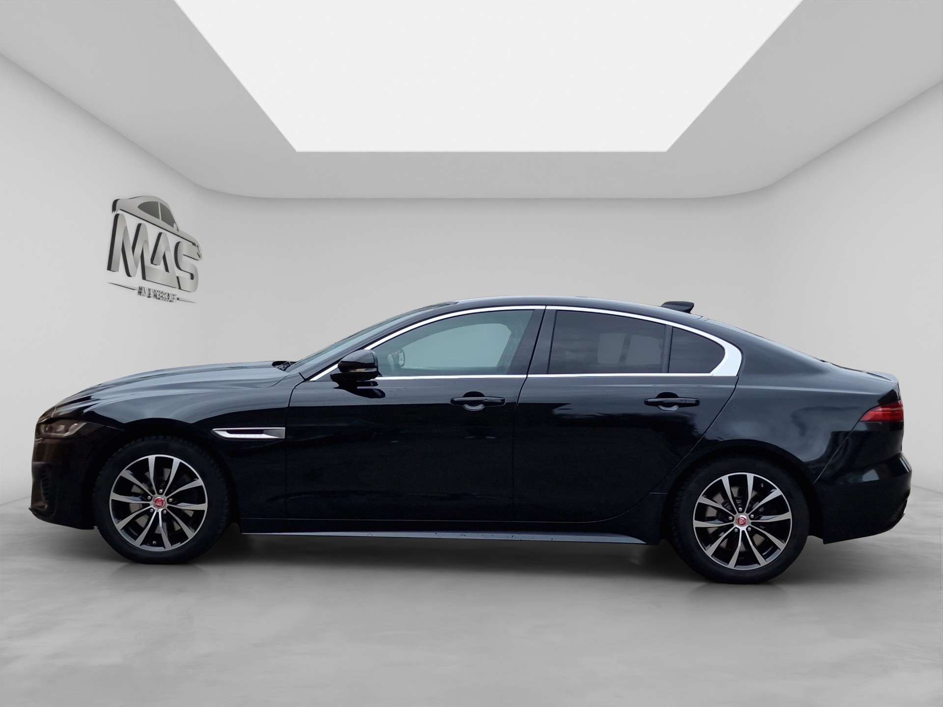 JAGUAR XE 2.0d R-Dynamic SE D180 AWD Automat-showroom-element-2
