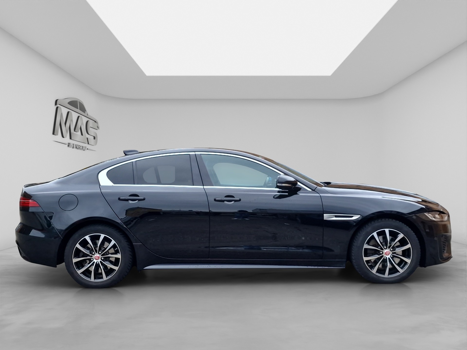 JAGUAR XE 2.0d R-Dynamic SE D180 AWD Automat-image-6