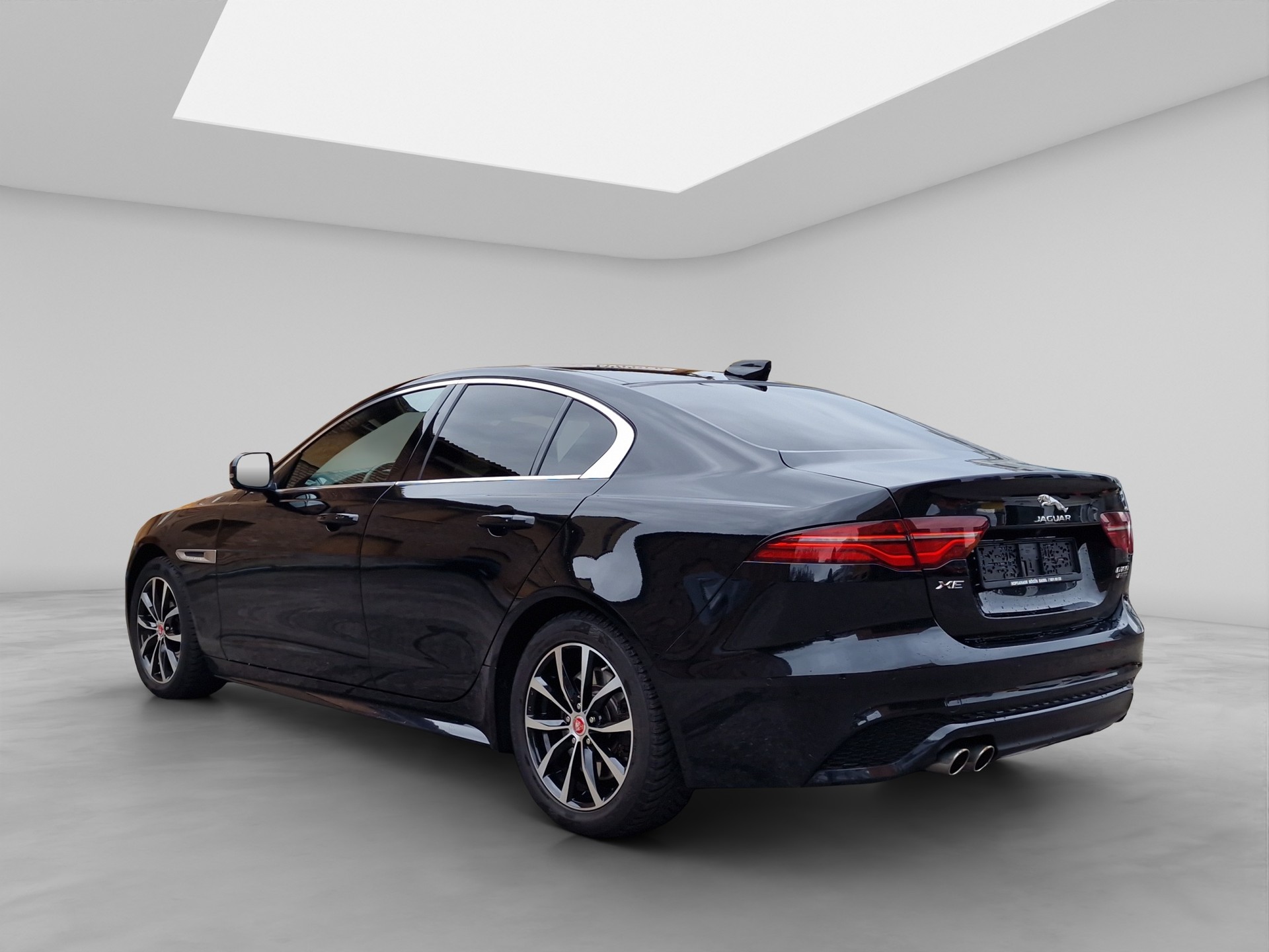 JAGUAR XE 2.0d R-Dynamic SE D180 AWD Automat-showroom-element-3