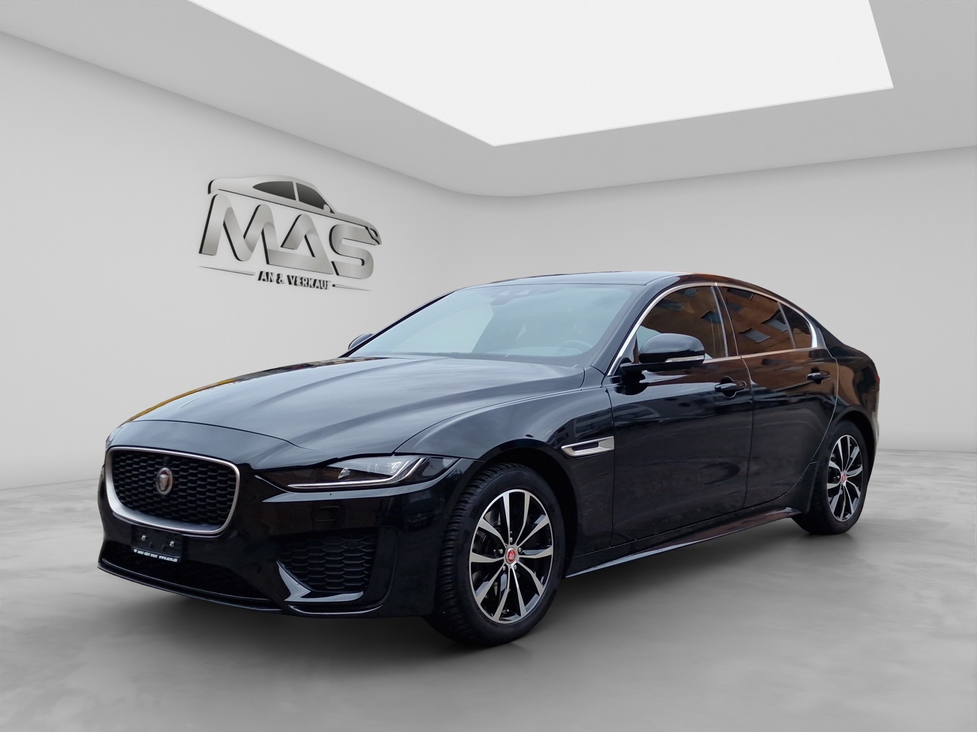 JAGUAR XE 2.0d R-Dynamic SE D180 AWD Automat