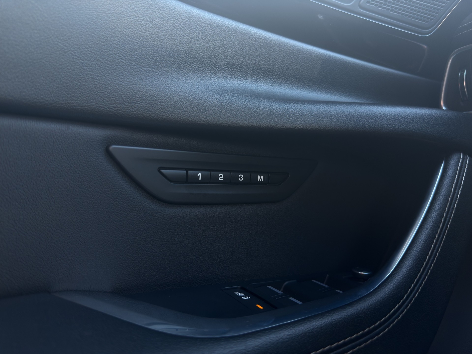 JAGUAR XE 2.0d R-Dynamic SE D180 AWD Automat-image-13