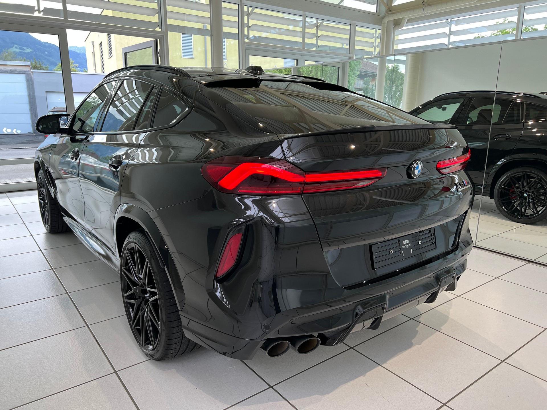 BMW BMW X6M Competition *Werksgarantie bis 01.2029* *B&W*Skylounge*Massage*Carbon*-image-2