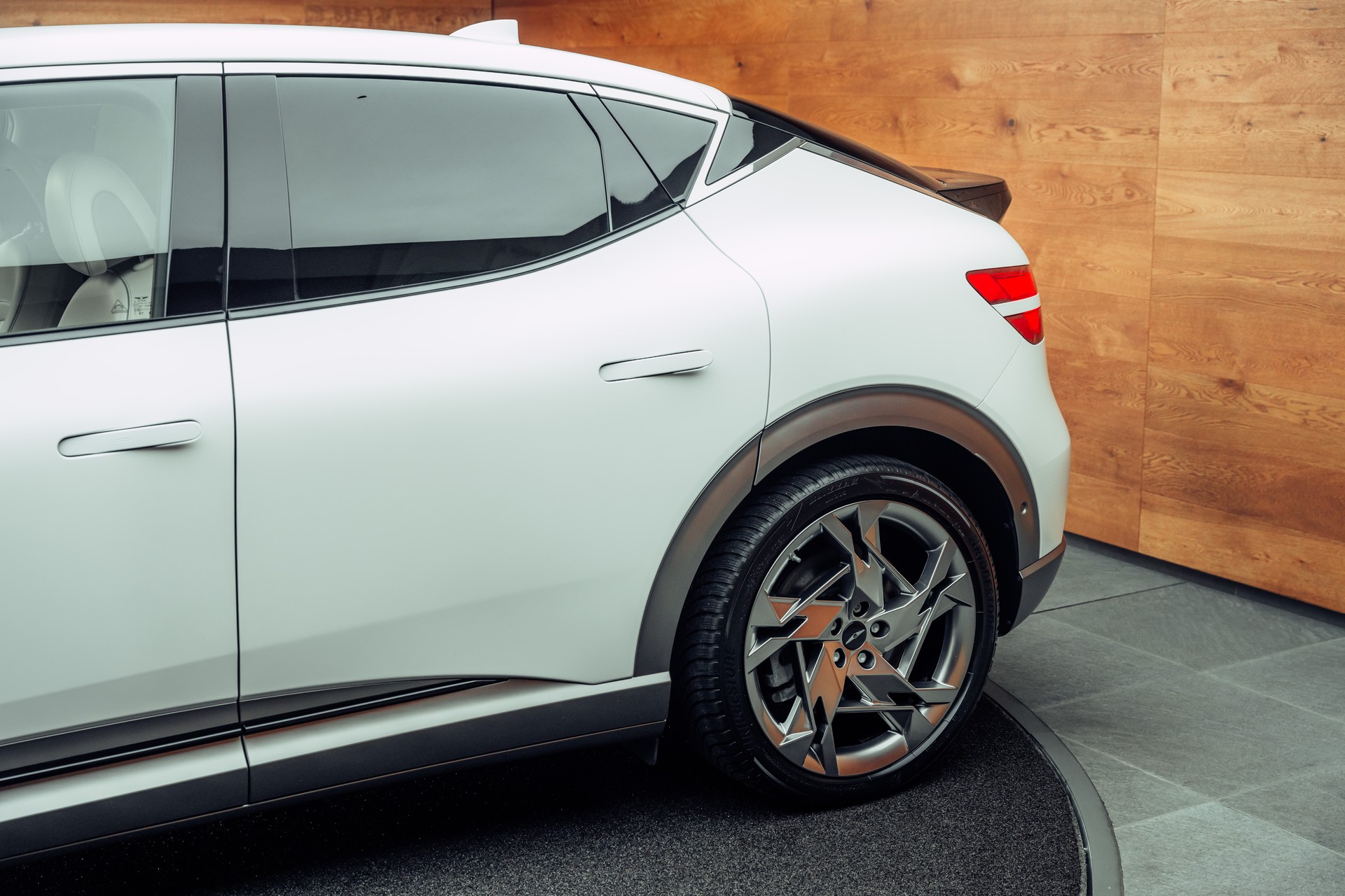 GENESIS GV60 77.4 kWh Sport Plus AWD-image-18