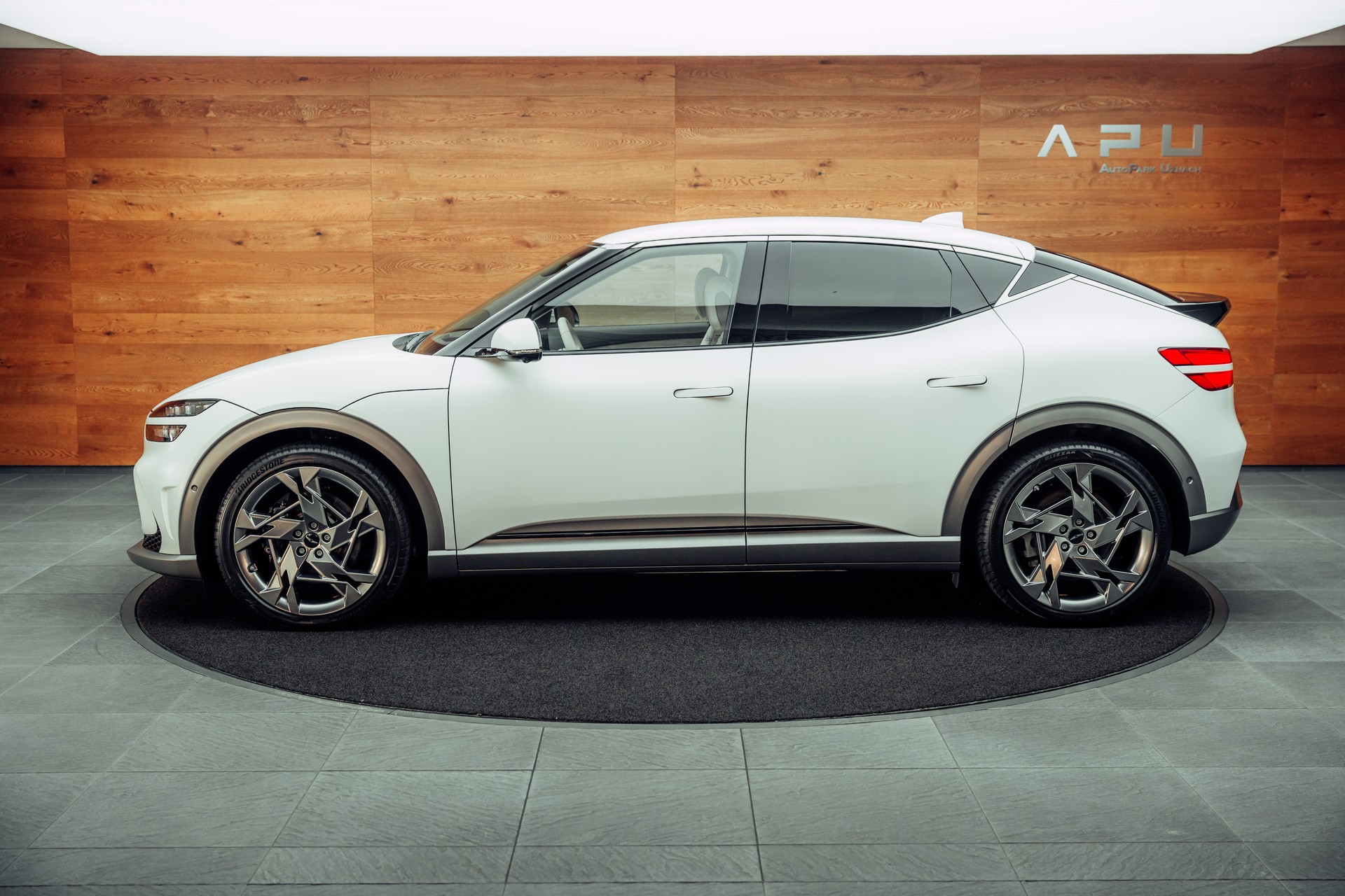 GENESIS GV60 77.4 kWh Sport Plus AWD-image-9