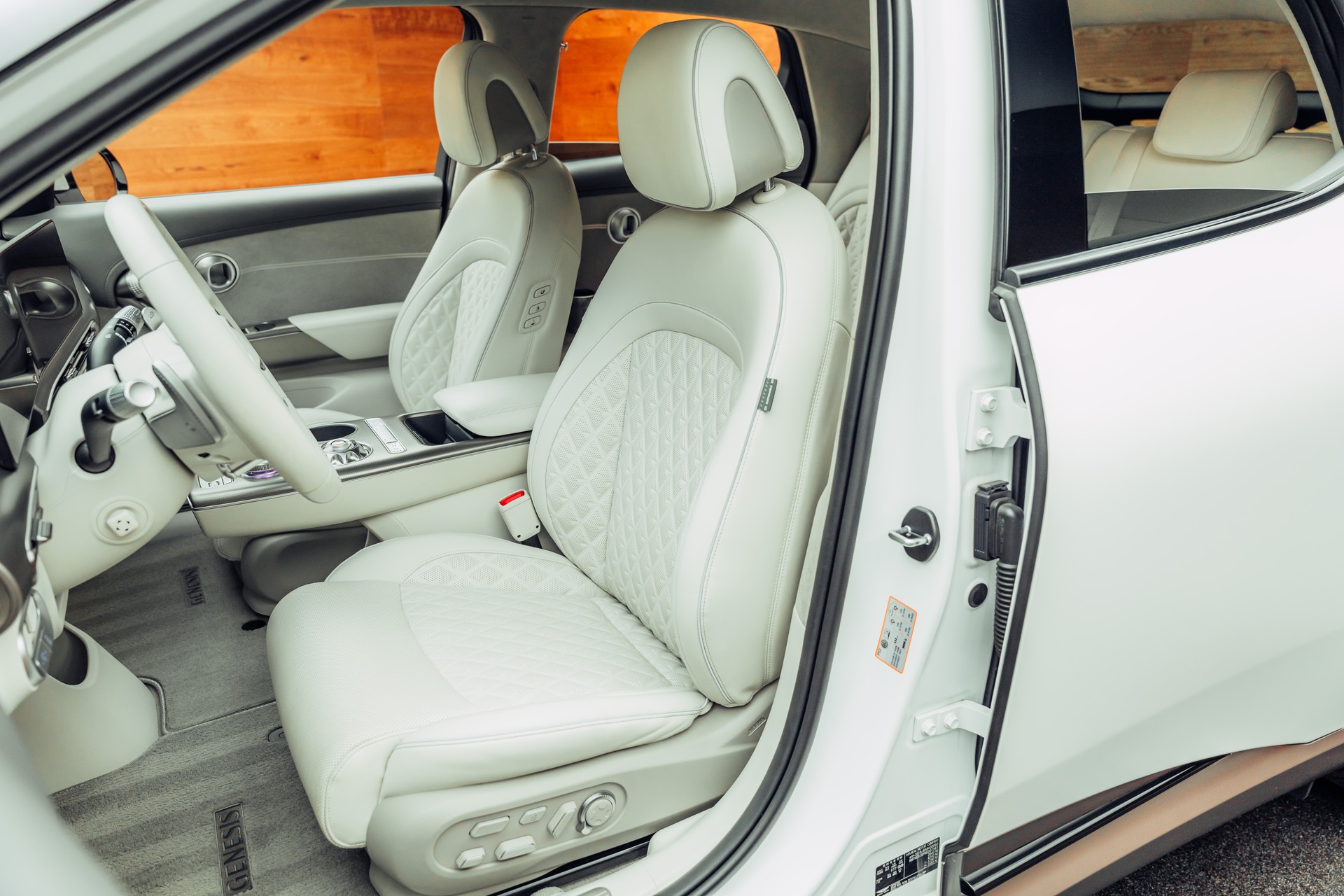 GENESIS GV60 77.4 kWh Sport Plus AWD-image-5