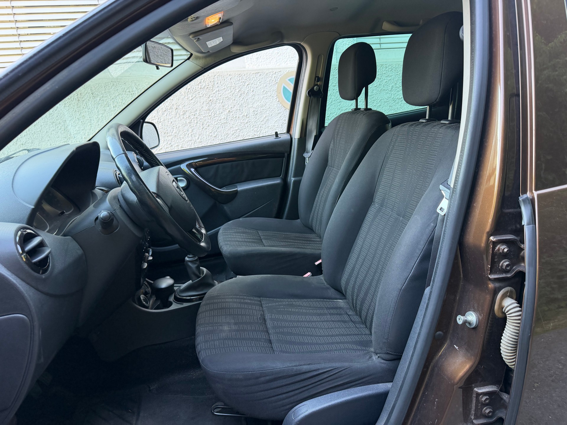 DACIA Duster 1.5 dCi Lauréate 4x4-image-9