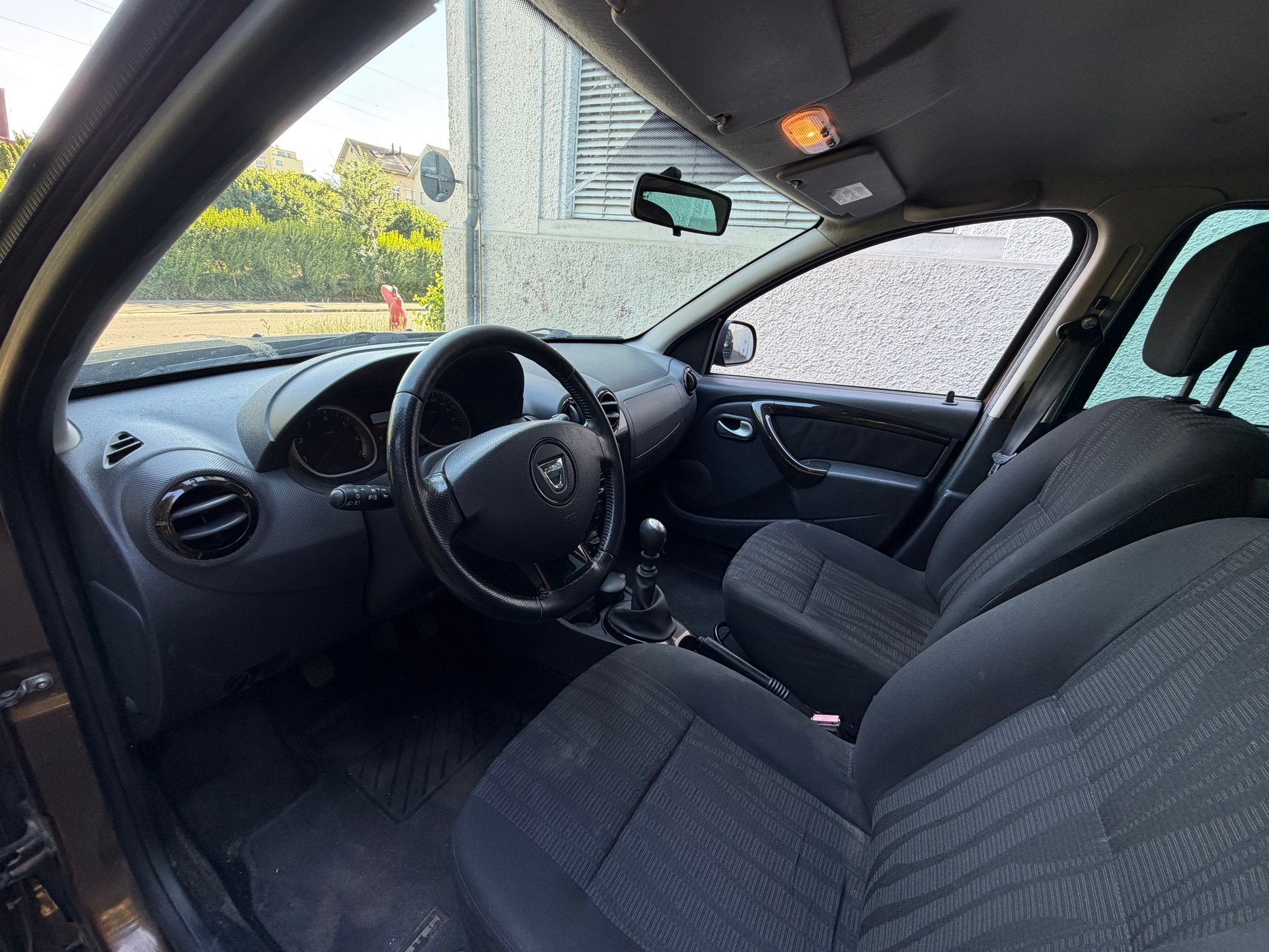 DACIA Duster 1.5 dCi Lauréate 4x4-image-8