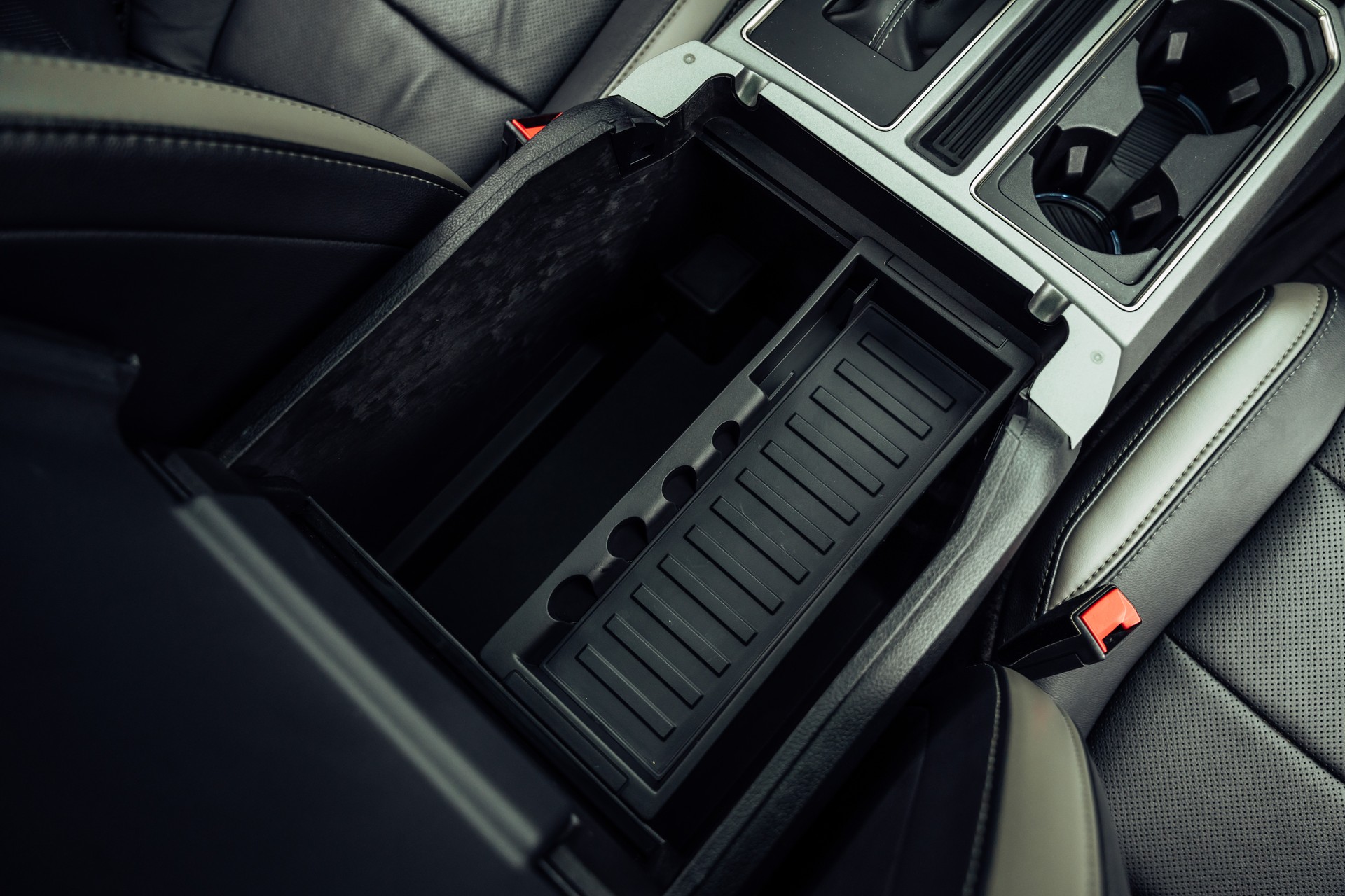 FORD F-150 Raptor SuperCrew 3.5 EcoBoost V6 4x4-image-14