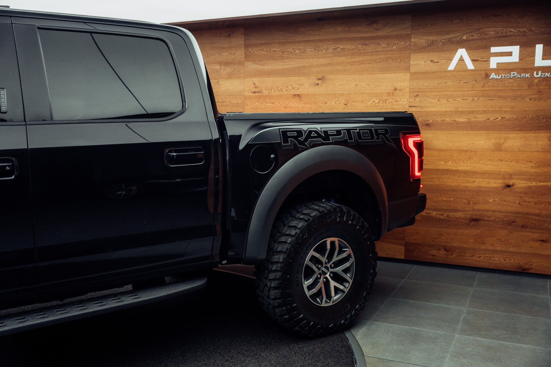 FORD F-150 Raptor SuperCrew 3.5 EcoBoost V6 4x4-image-21