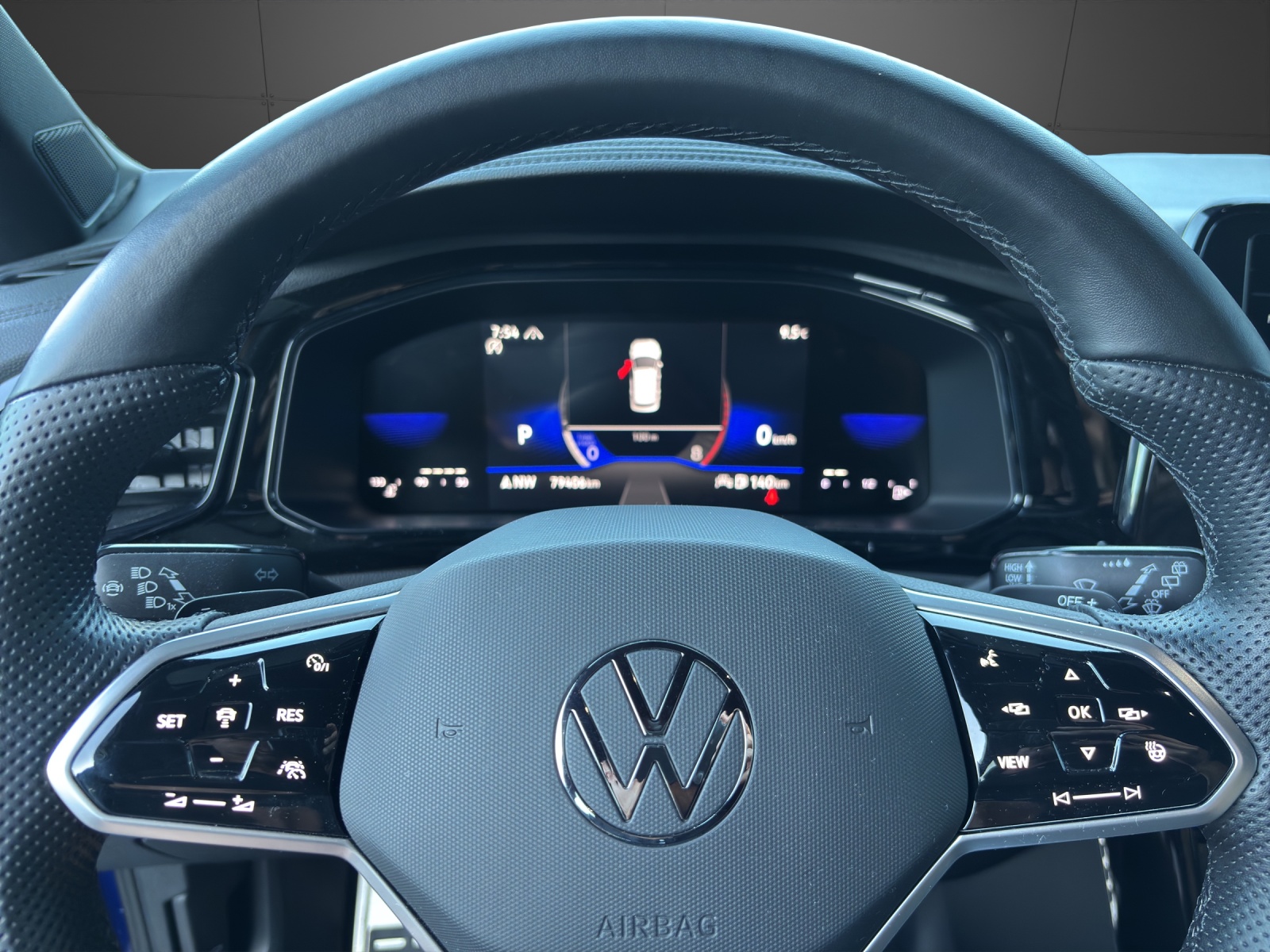 VW T-Roc 2.0 TSI R-Line DSG 4Motion-image-6