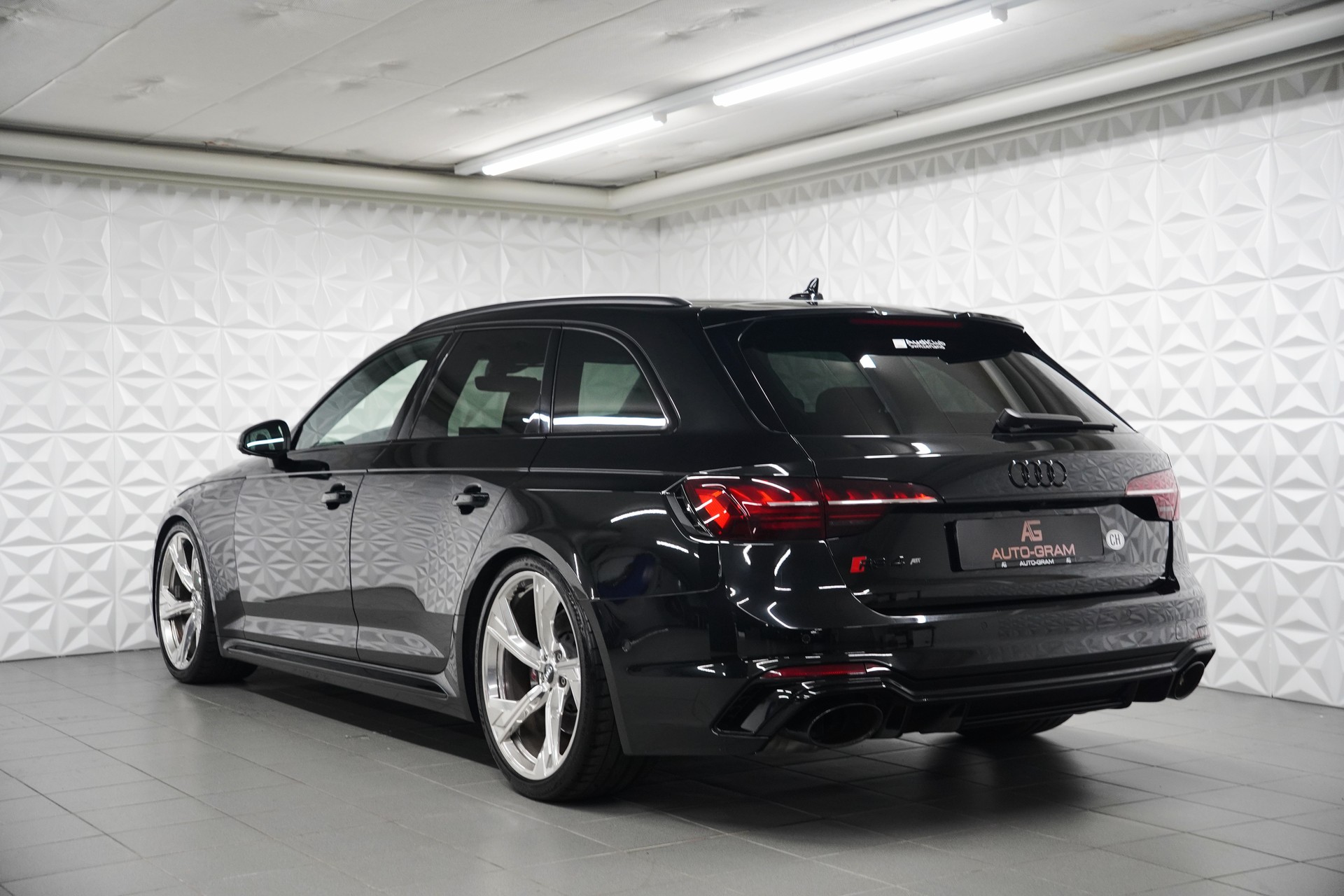 AUDI RS4 Avant 2.9 TFSI quattro tiptronic-image-2