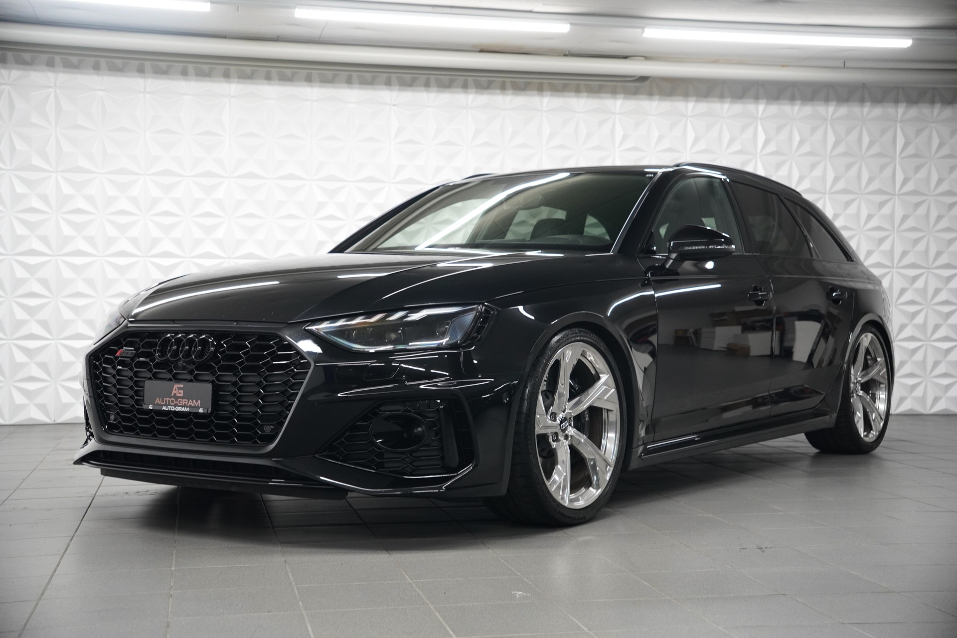 AUDI RS4 Avant 2.9 TFSI quattro tiptronic-image-0