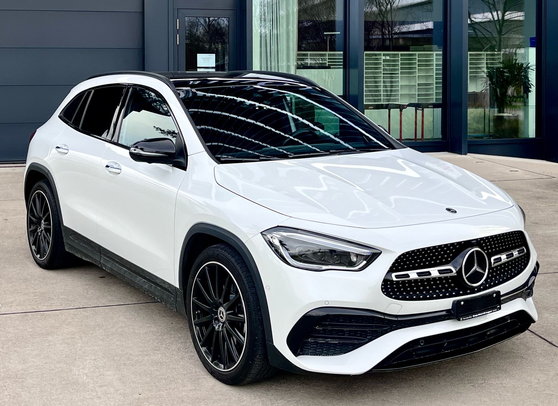 MERCEDES-BENZ GLA 250 4Matic AMG Line 8G-DCT-image-2