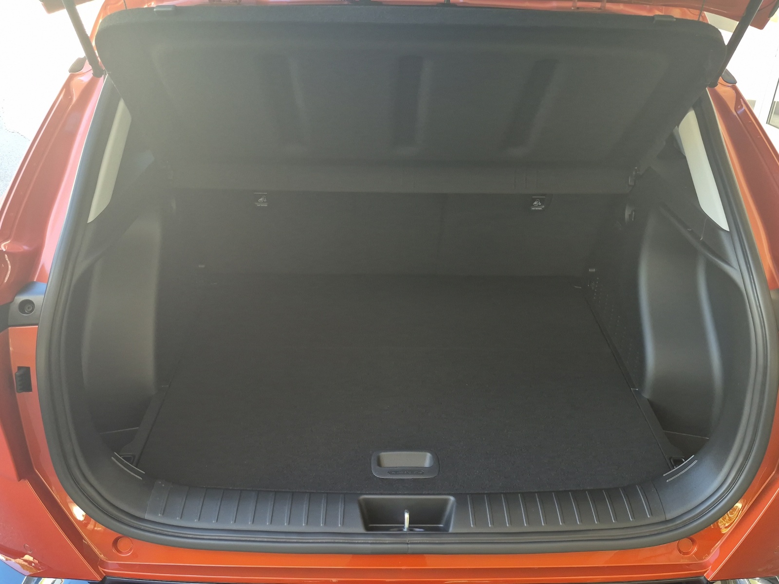 HYUNDAI Kona 65,4 kWh Electric Amplia Wärmepumpe-image-9