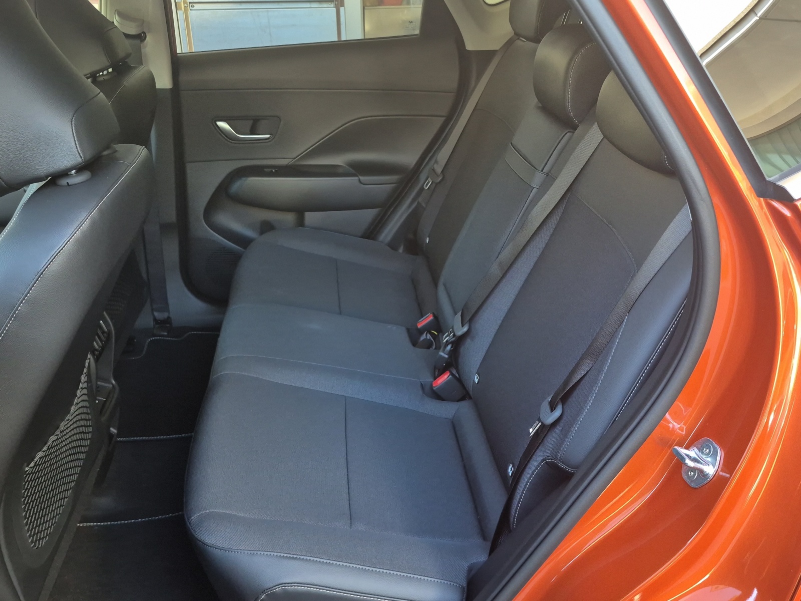 HYUNDAI Kona 65,4 kWh Electric Amplia Wärmepumpe-image-6