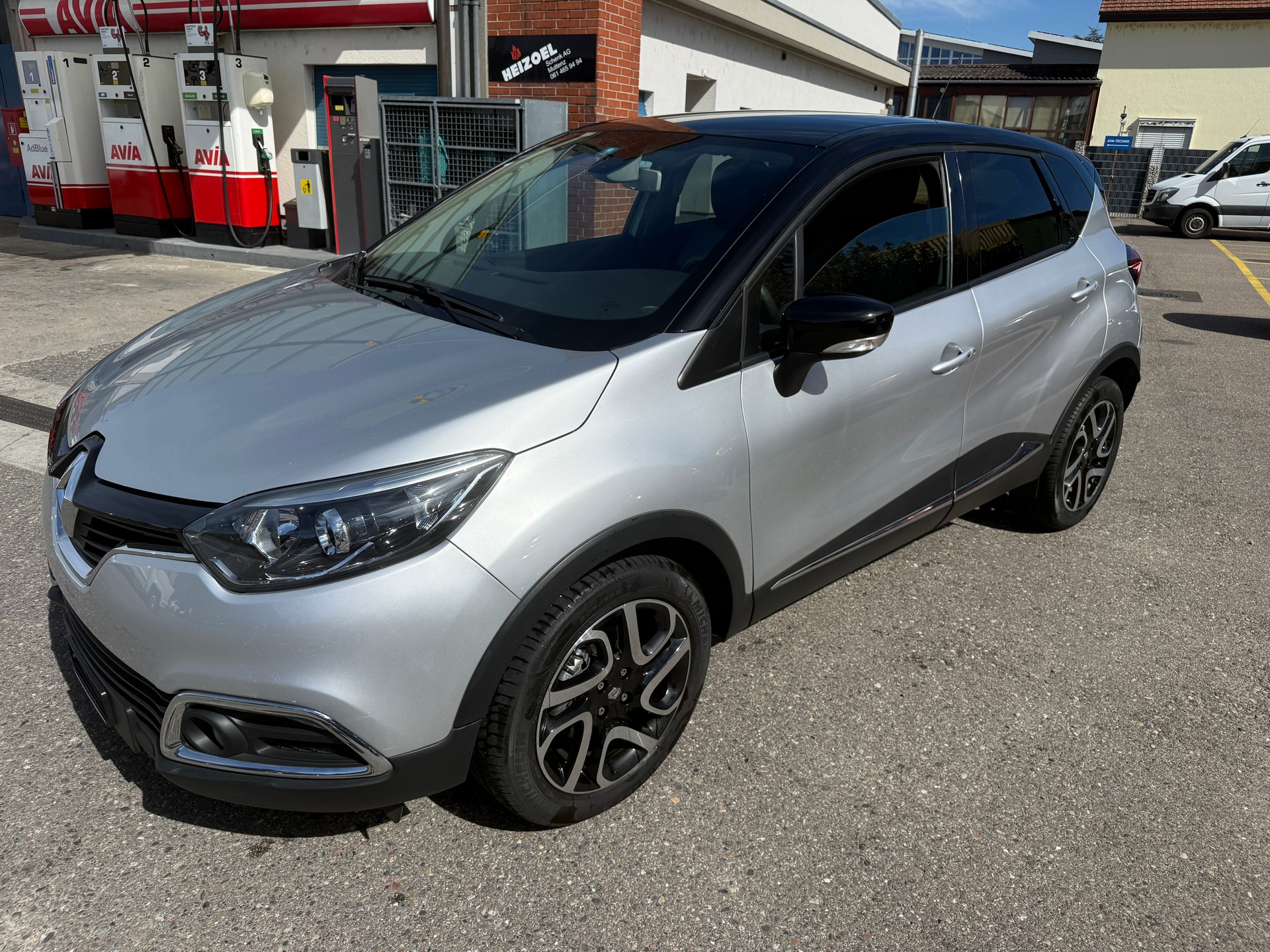 RENAULT Captur 1.2 T 16V Privilège EDC-image-1