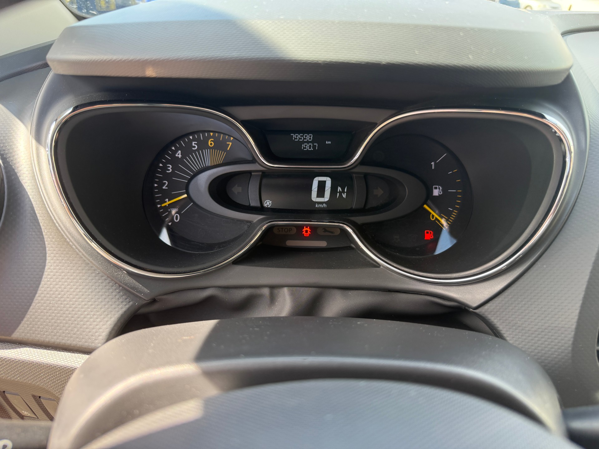 RENAULT Captur 1.2 T 16V Privilège EDC-image-11