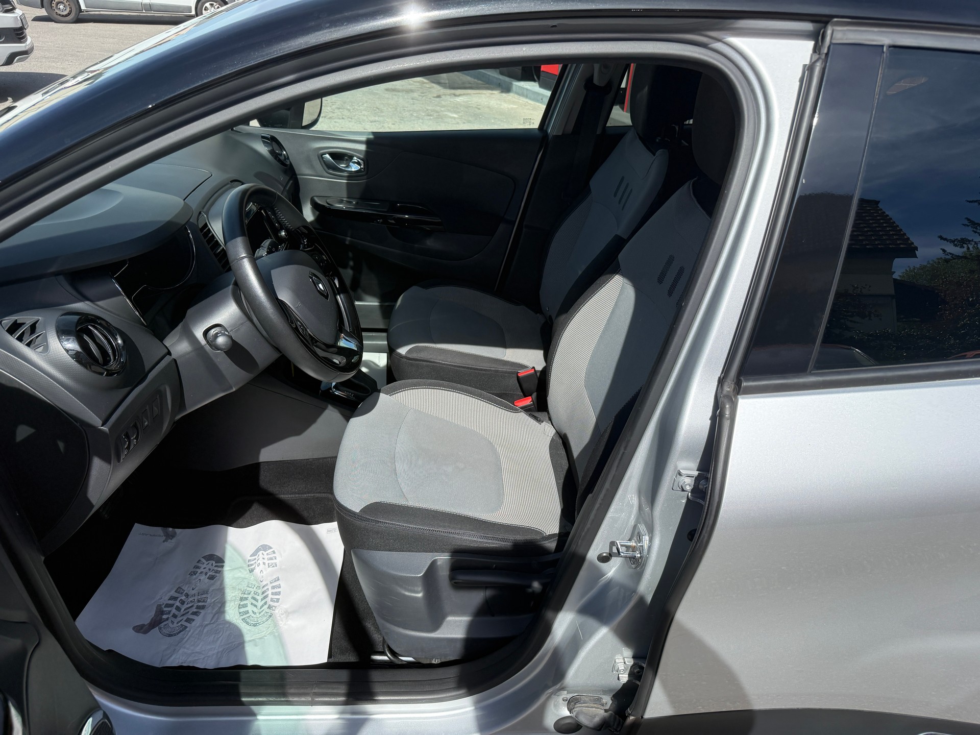 RENAULT Captur 1.2 T 16V Privilège EDC-image-6