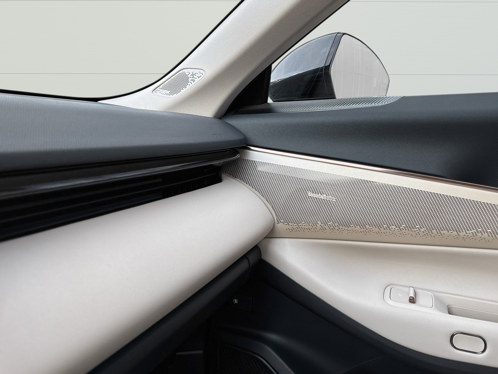 LYNK & CO 08 1.5 PHEV More-image-16
