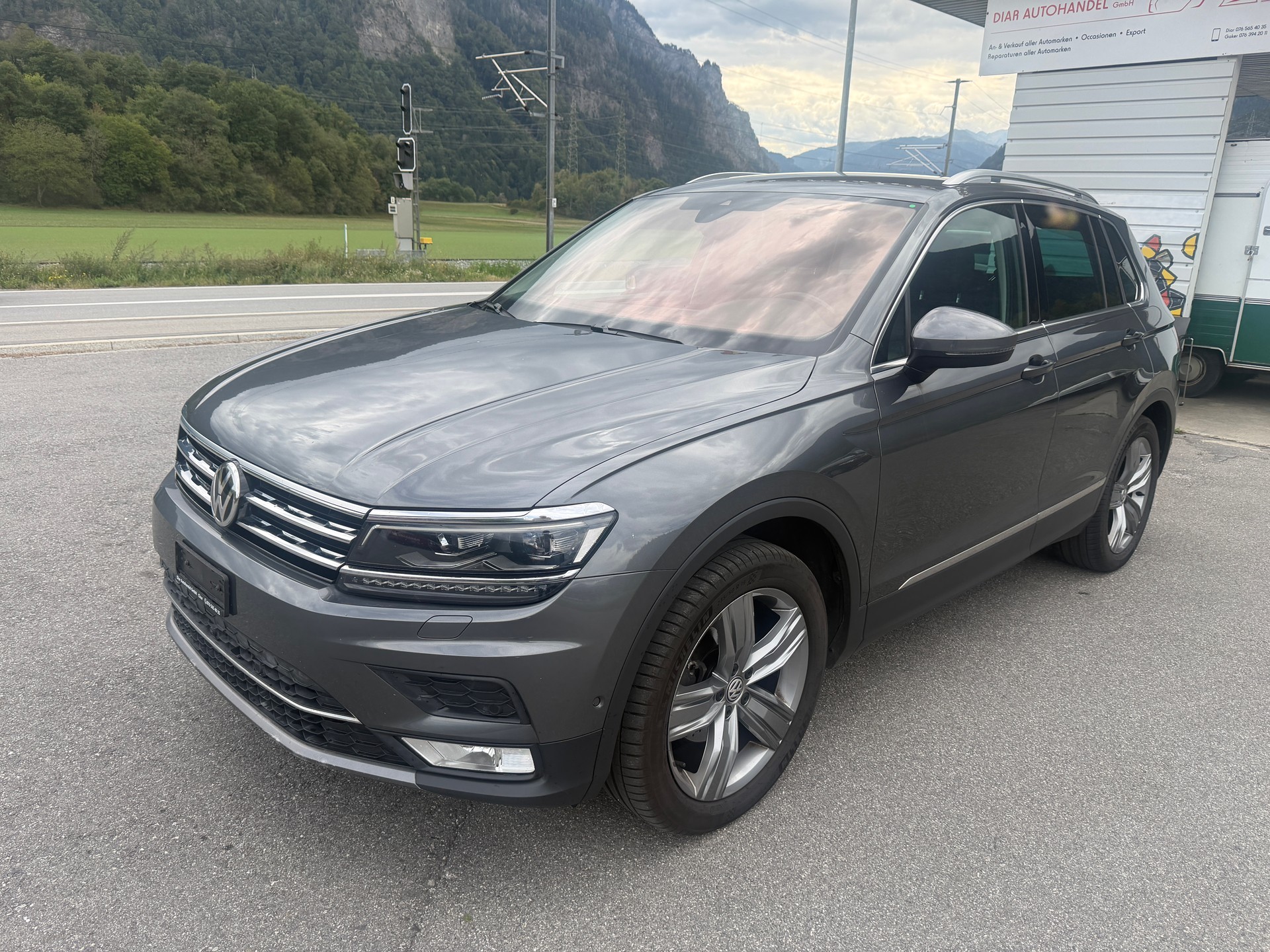 VW Tiguan 2.0 TDI SCR Highline 4Motion-image-1