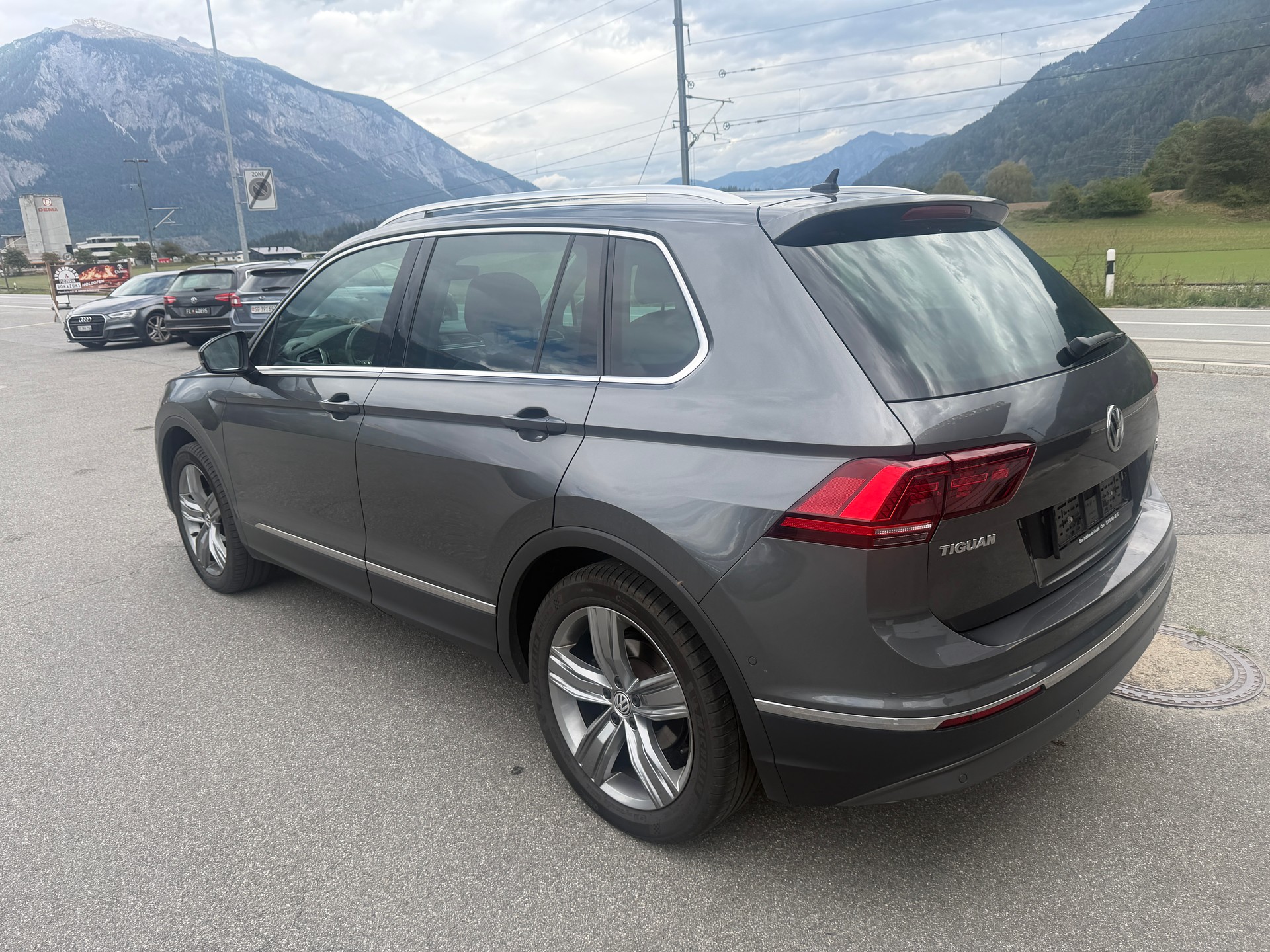 VW Tiguan 2.0 TDI SCR Highline 4Motion-image-5