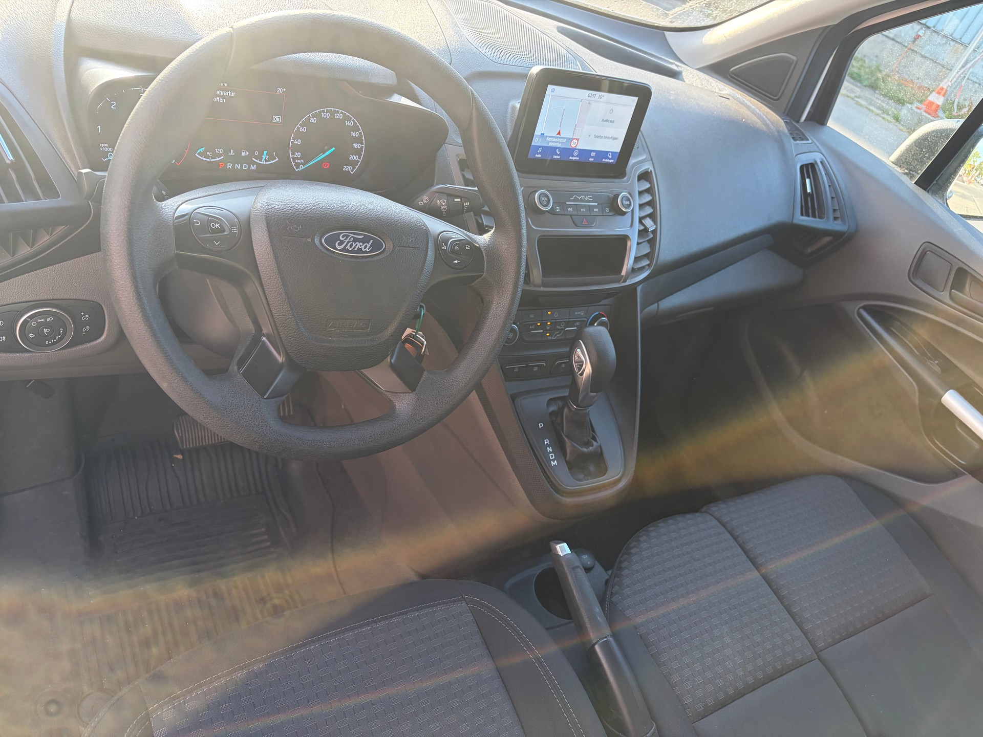 FORD Transit Connect Van T220 1.5 EcoBlue Trend Automat-image-10