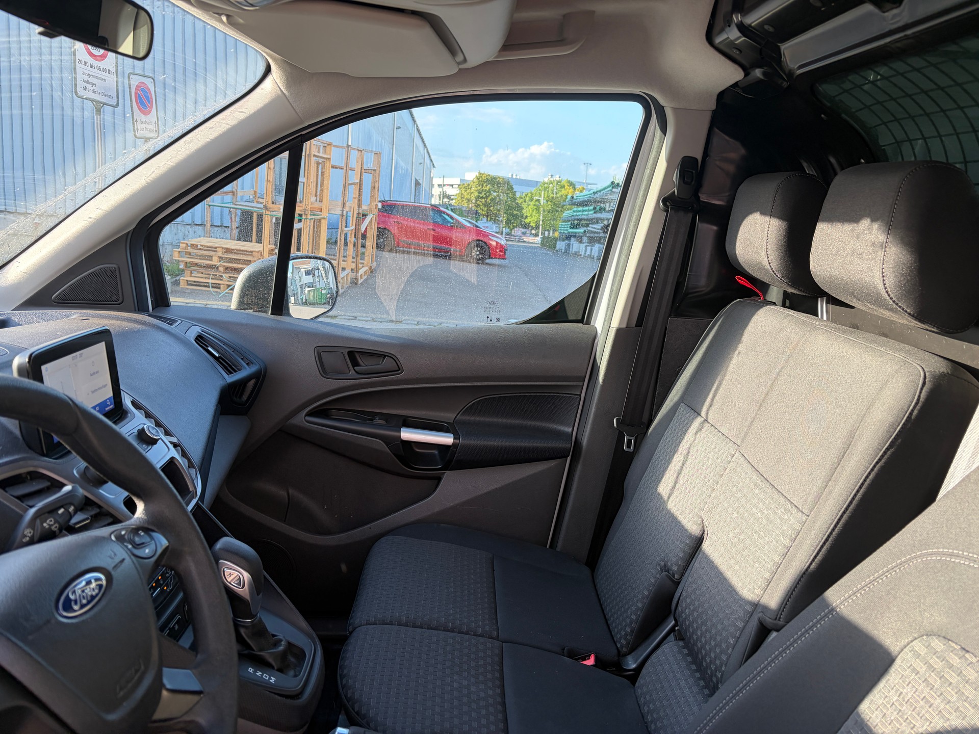 FORD Transit Connect Van T220 1.5 EcoBlue Trend Automat-image-9