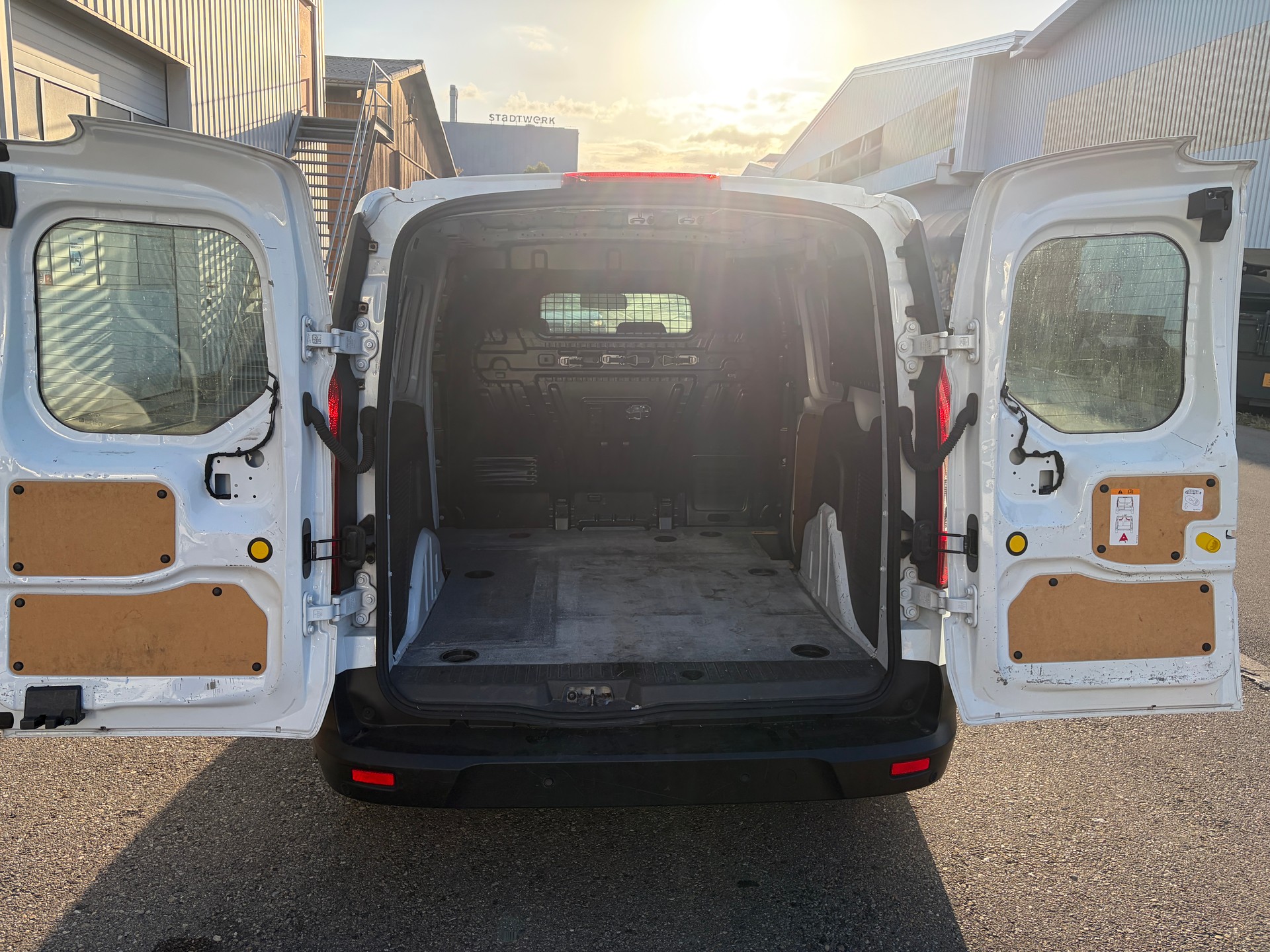 FORD Transit Connect Van T220 1.5 EcoBlue Trend Automat-image-6