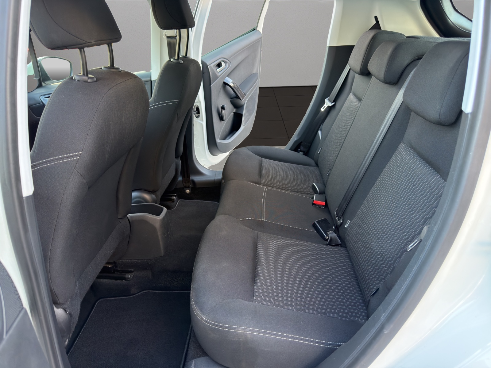 PEUGEOT 208 1.2 PureTech Active-image-12