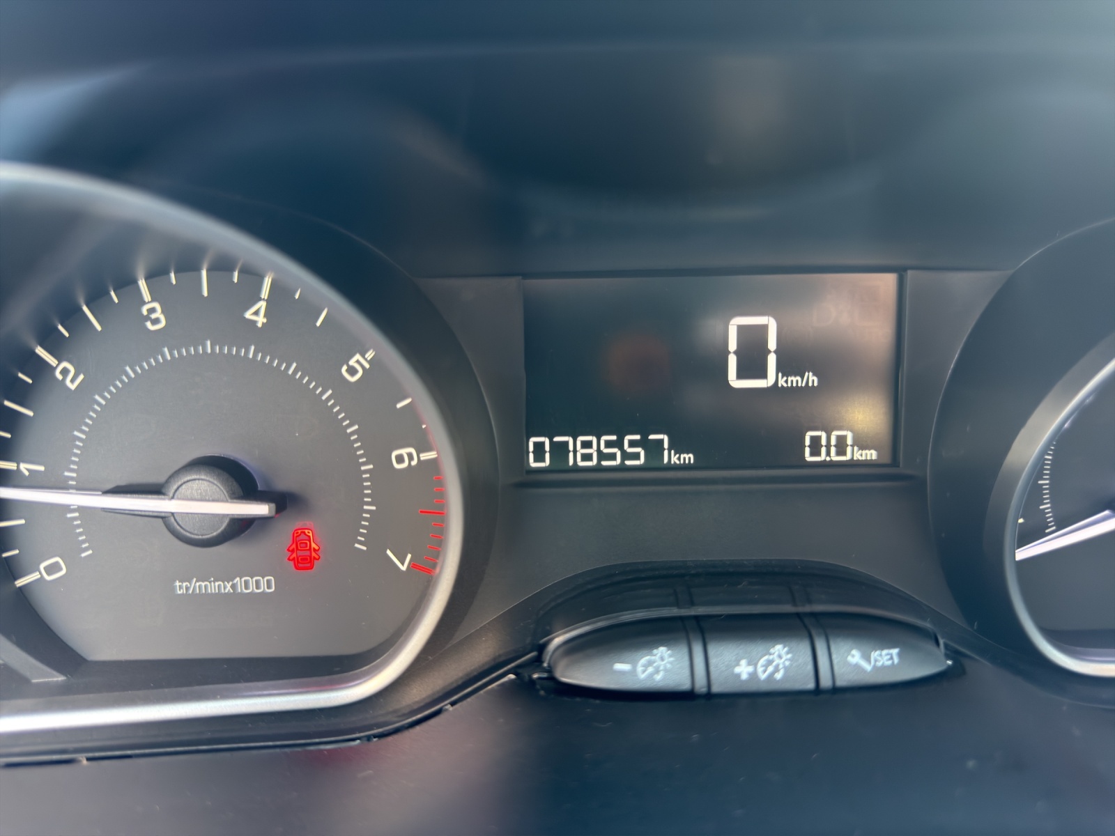 PEUGEOT 208 1.2 PureTech Active-image-10