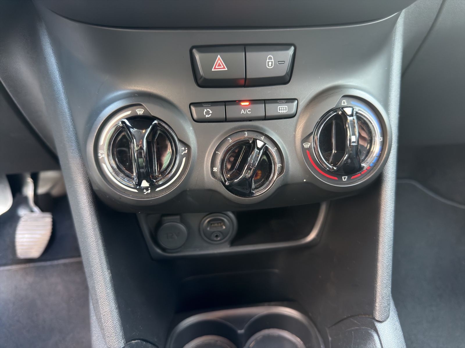 PEUGEOT 208 1.2 PureTech Active-image-15