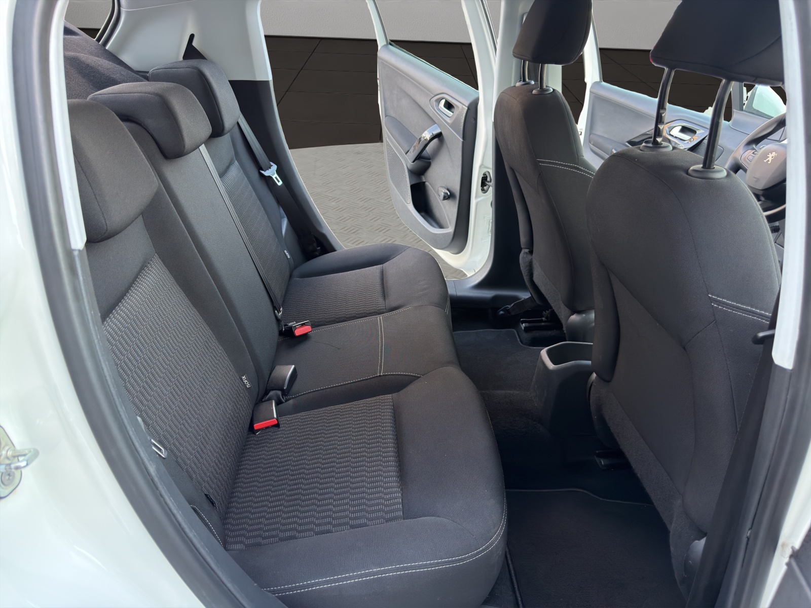 PEUGEOT 208 1.2 PureTech Active-image-17