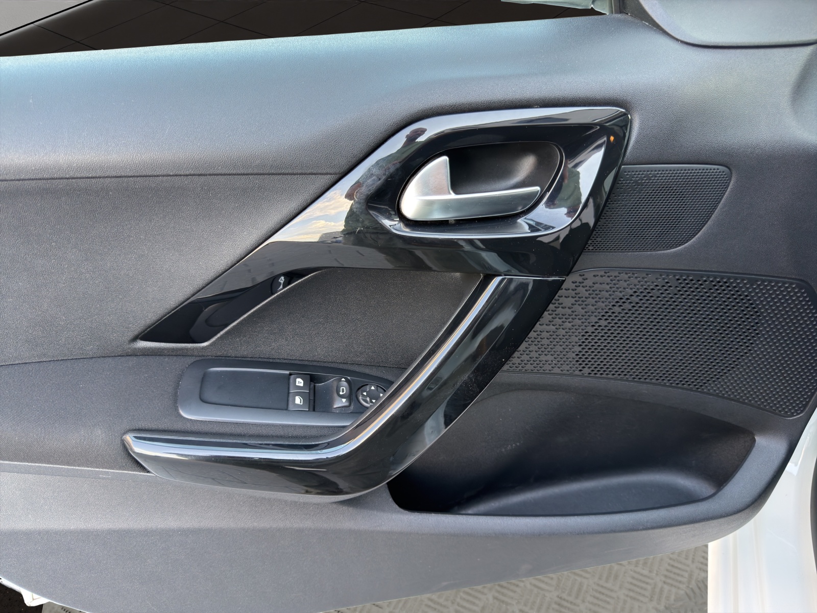 PEUGEOT 208 1.2 PureTech Active-image-11