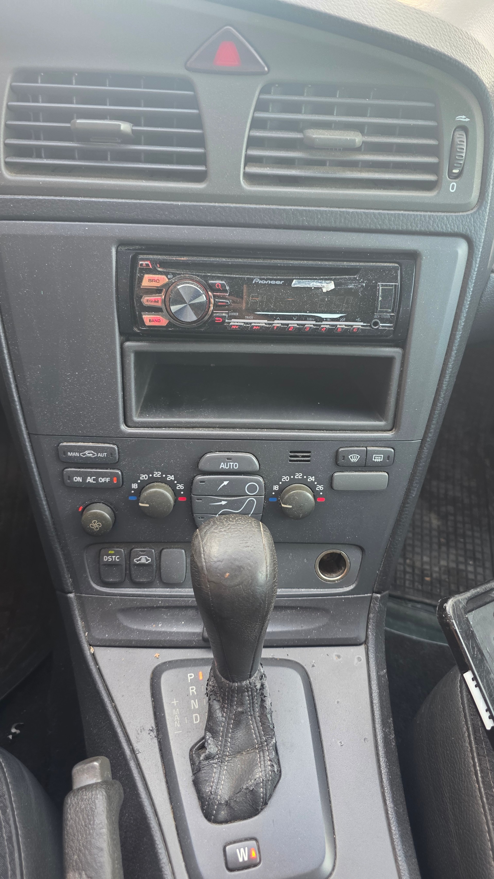 VOLVO V70 T5-image-4