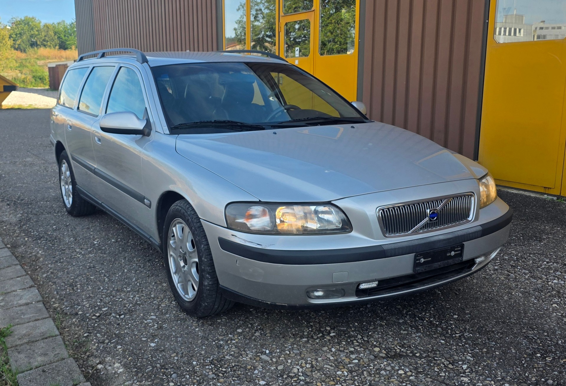 VOLVO V70 T5-image-1