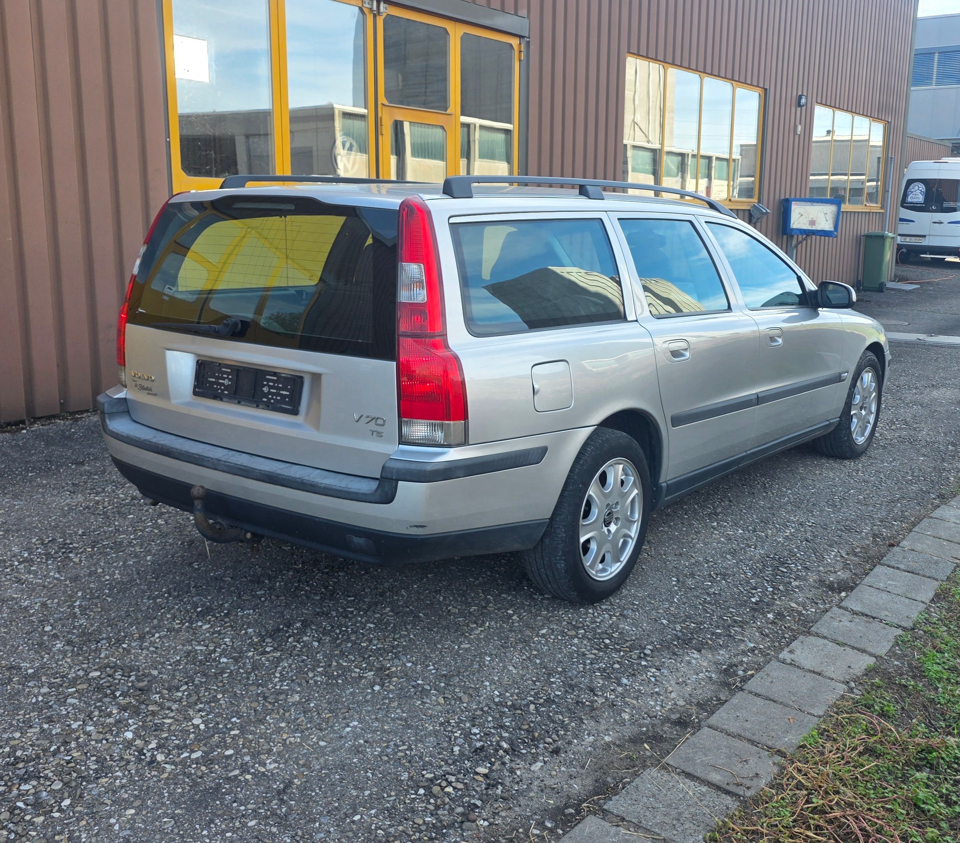 VOLVO V70 T5-image-2