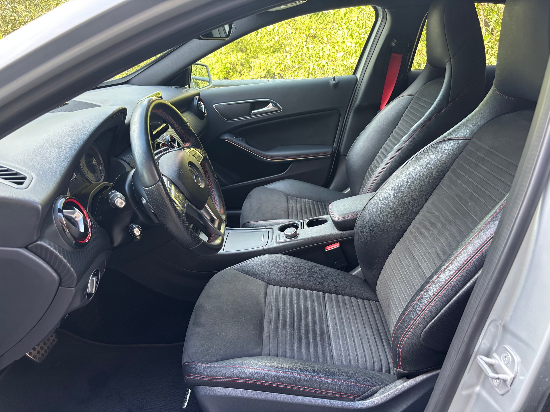 MERCEDES-BENZ A 250 Sport 4Matic 7G-DCT-image-4