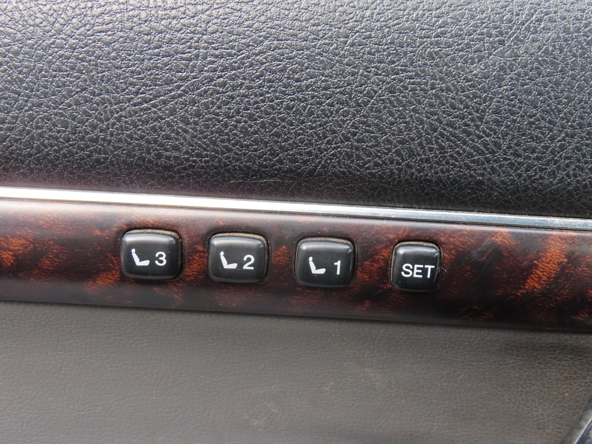 TOYOTA Land Cruiser V8 4.5 D-4D Linea Luna-image-21