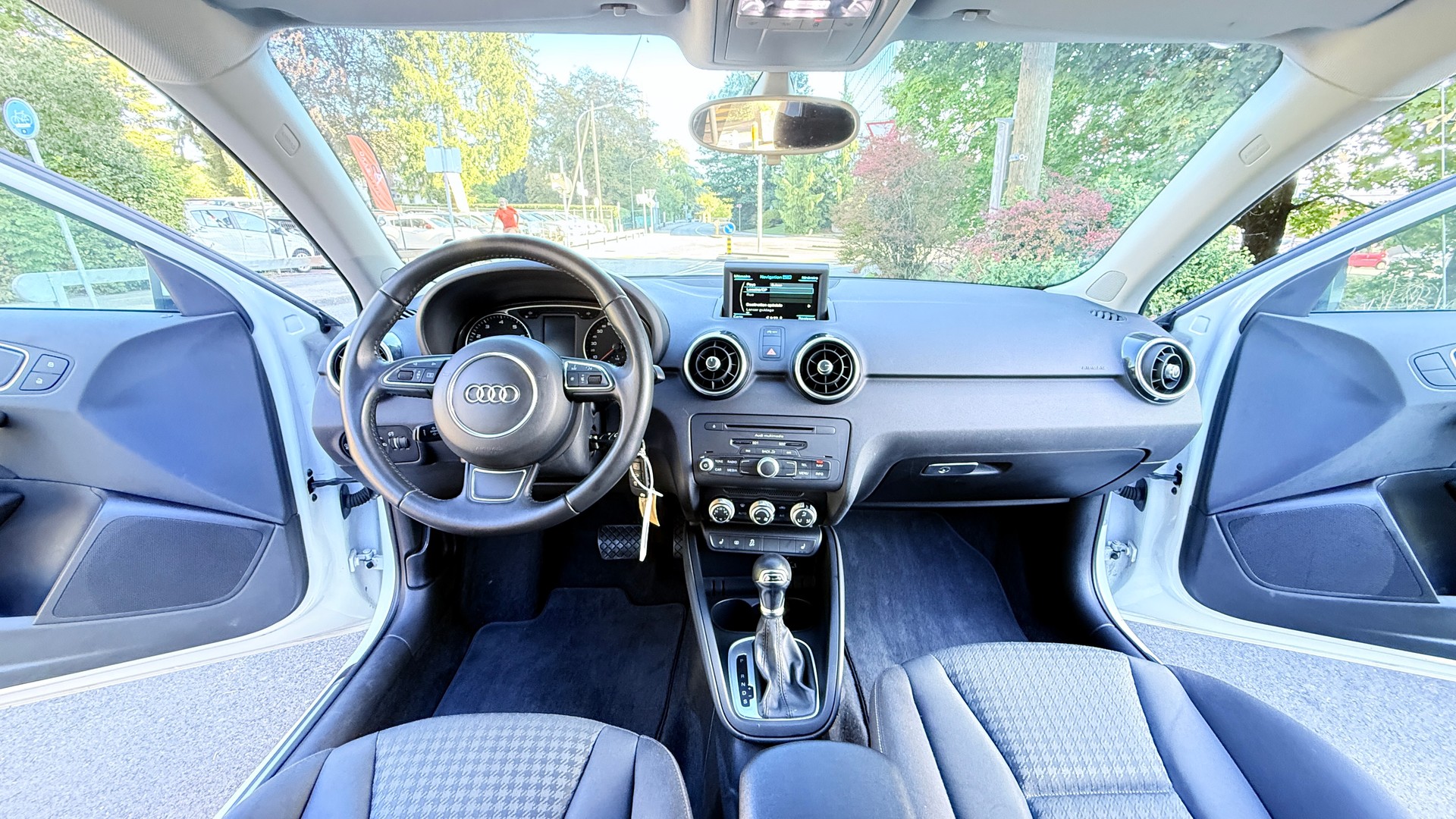 AUDI A1 Sportback 1.4 TFSI Attraction S-tronic-image-8