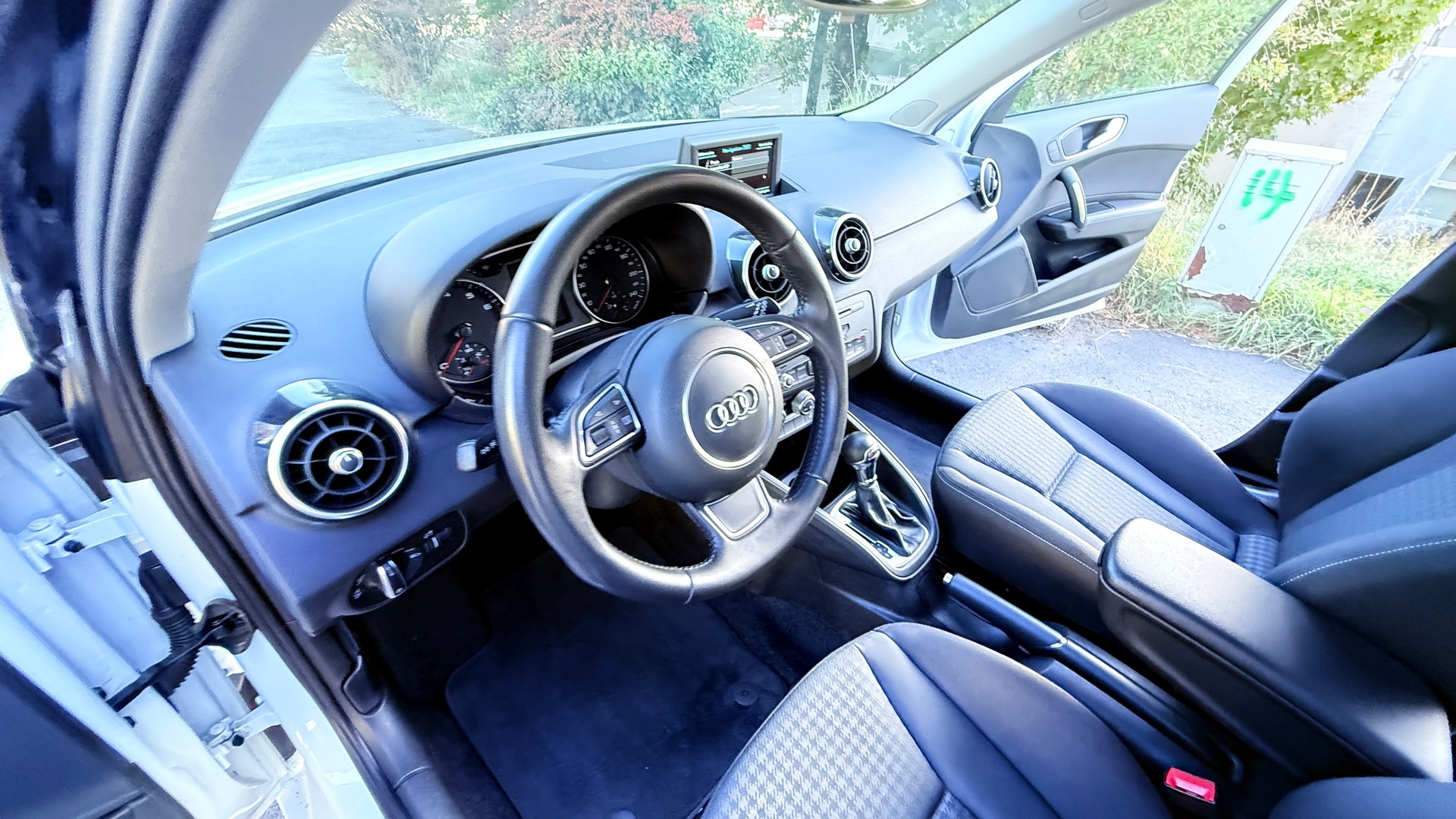 AUDI A1 Sportback 1.4 TFSI Attraction S-tronic-image-10