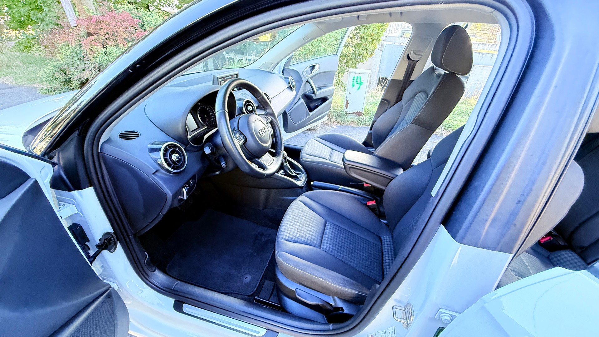 AUDI A1 Sportback 1.4 TFSI Attraction S-tronic-image-9